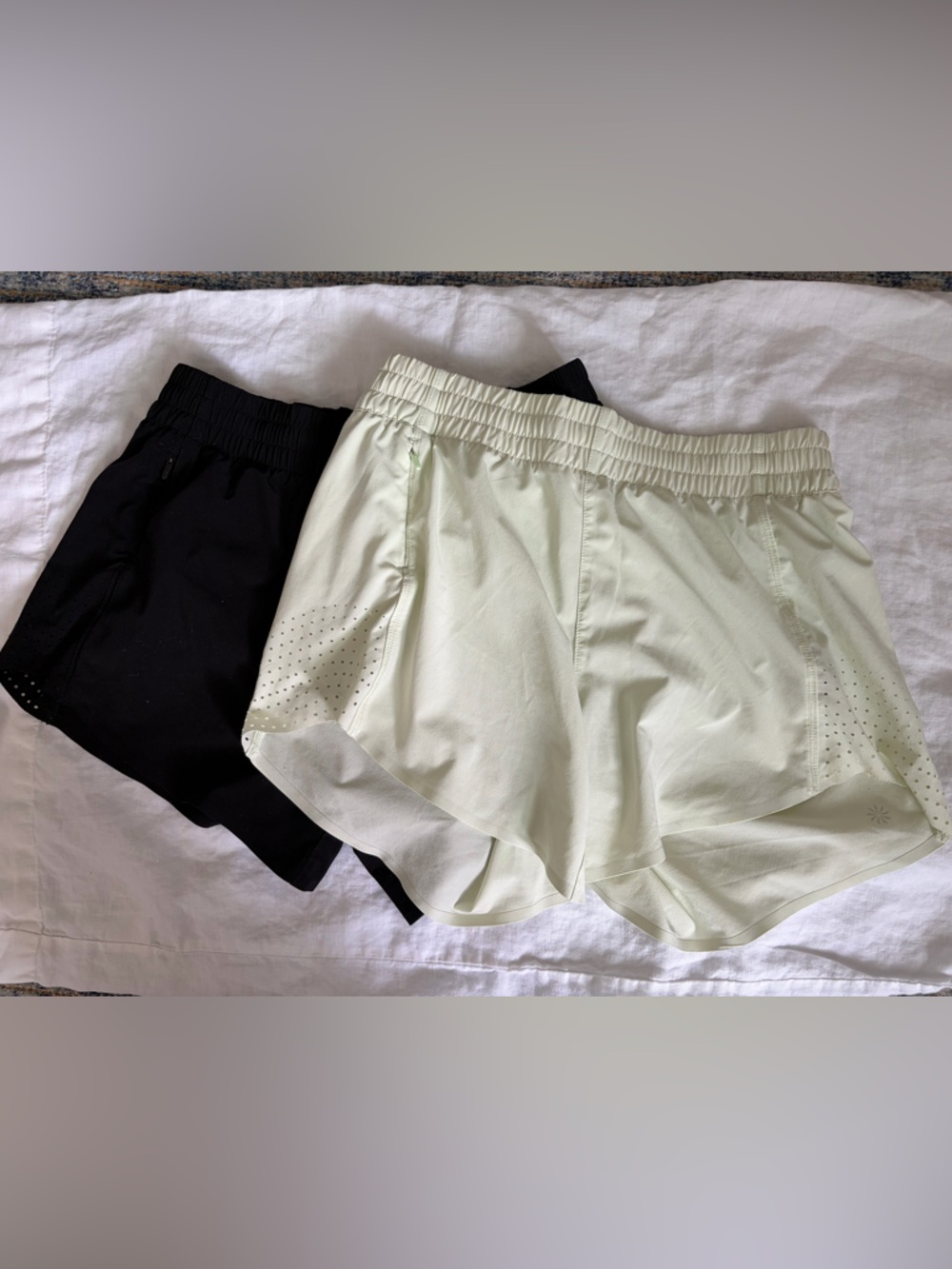 Athleta Light Green & Black Hustle 4.5” Running Shorts